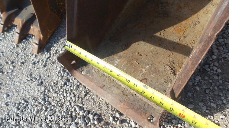 image for item DX9941 (4) excavator buckets