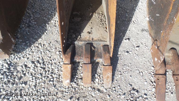 image for item DX9941 (4) excavator buckets