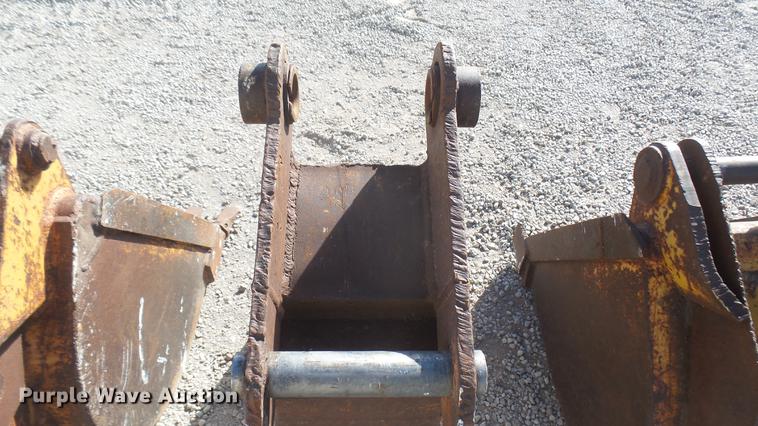 image for item DX9941 (4) excavator buckets