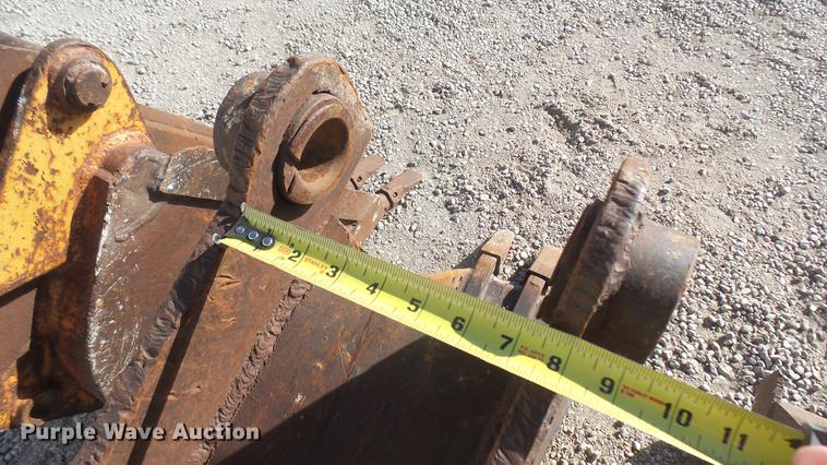 image for item DX9941 (4) excavator buckets