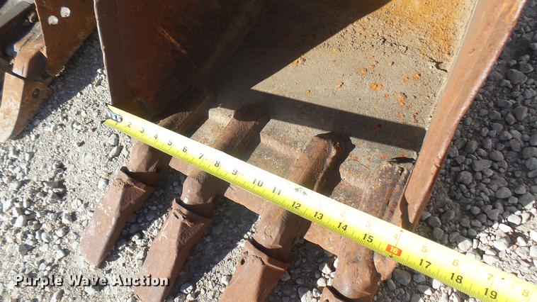 image for item DX9941 (4) excavator buckets