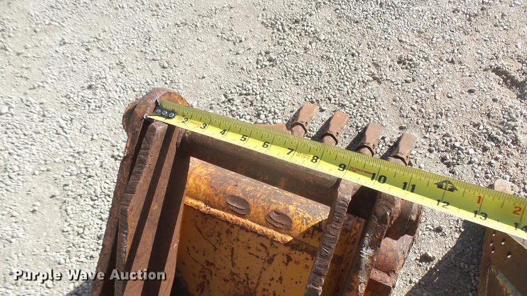 image for item DX9941 (4) excavator buckets