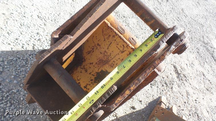 image for item DX9941 (4) excavator buckets