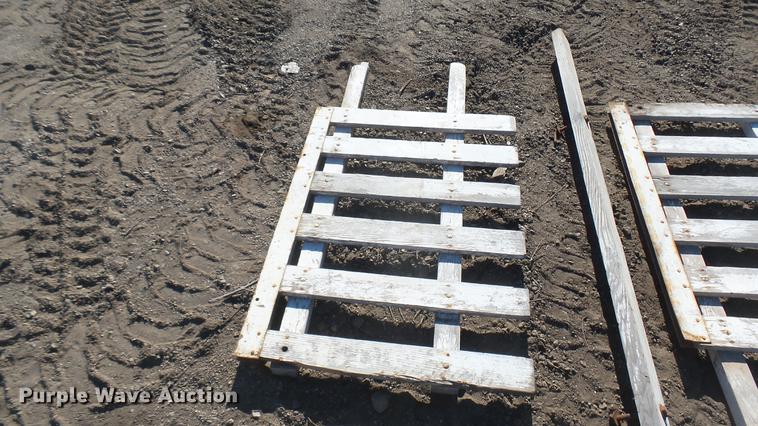 image for item DX9968 Wood stake sides