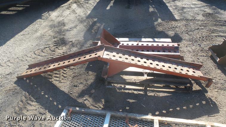 image for item DX9974 (2) steel folding ramps