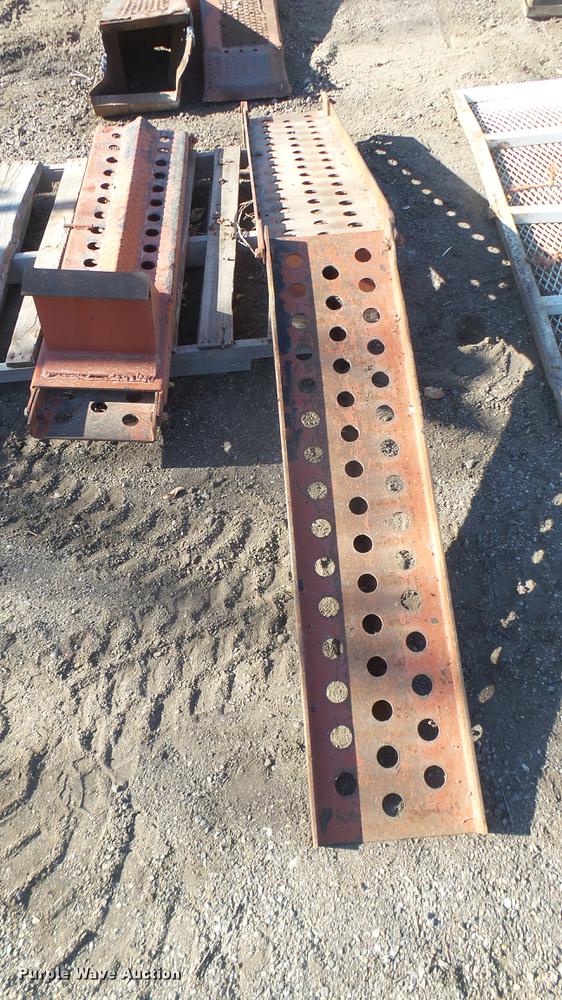 image for item DX9974 (2) steel folding ramps