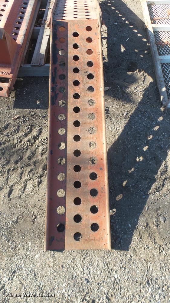 image for item DX9974 (2) steel folding ramps