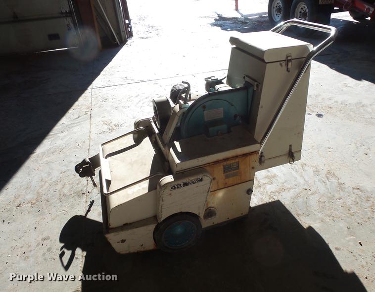 image for item EA9634 Tennant 42HD floor sweeper