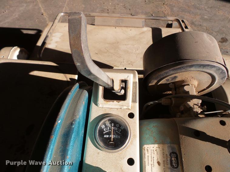 image for item EA9634 Tennant 42HD floor sweeper