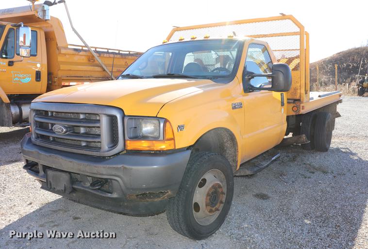 image for item EC9258 2001 Ford F550 flatbed truck with crane