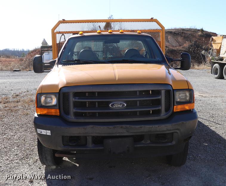 image for item EC9258 2001 Ford F550 flatbed truck with crane