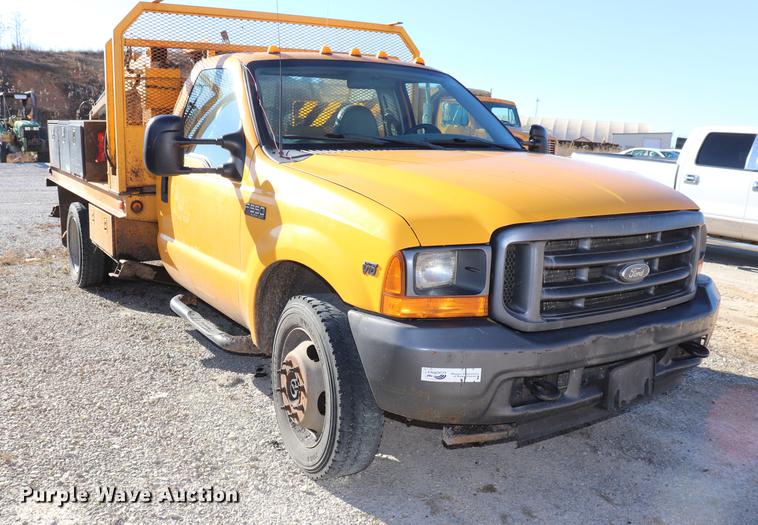 image for item EC9258 2001 Ford F550 flatbed truck with crane