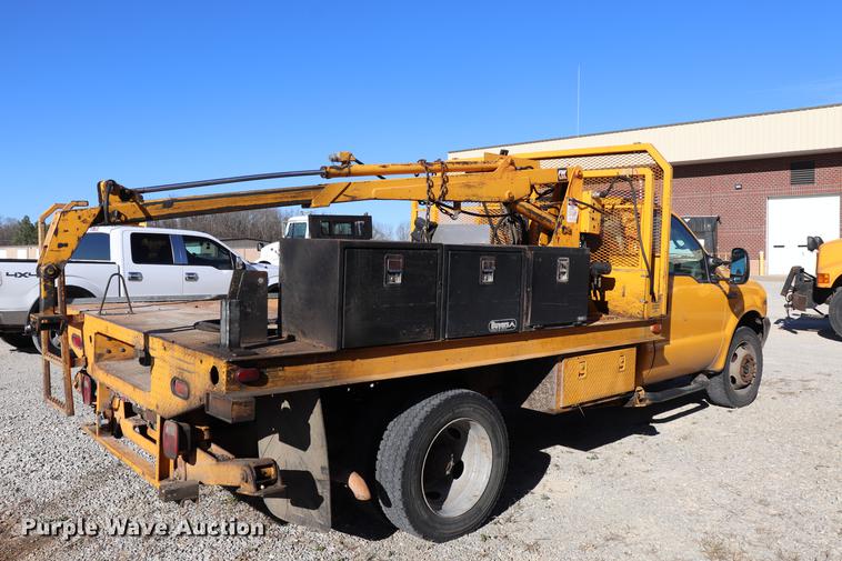 image for item EC9258 2001 Ford F550 flatbed truck with crane
