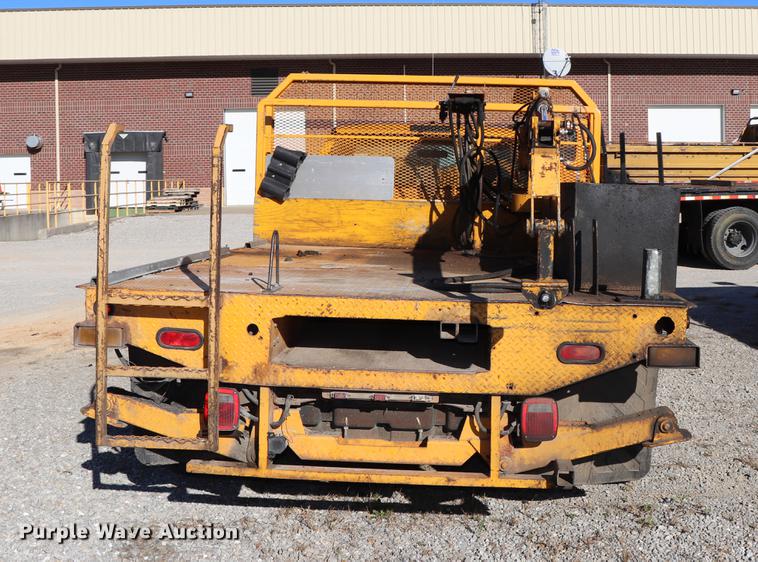 image for item EC9258 2001 Ford F550 flatbed truck with crane