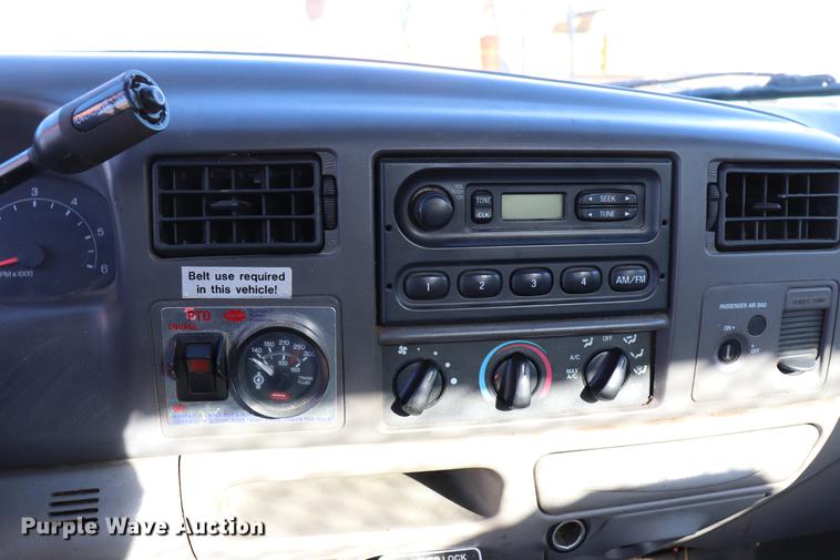 image for item EC9258 2001 Ford F550 flatbed truck with crane