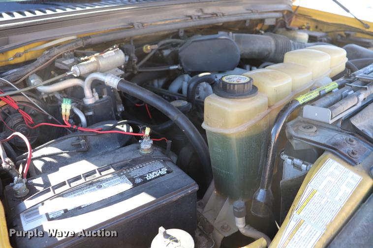 image for item EC9258 2001 Ford F550 flatbed truck with crane