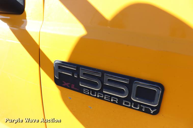 image for item EC9258 2001 Ford F550 flatbed truck with crane