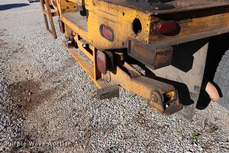 image for item EC9258 2001 Ford F550 flatbed truck with crane