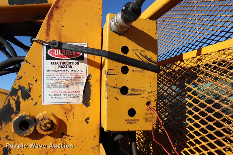 image for item EC9258 2001 Ford F550 flatbed truck with crane