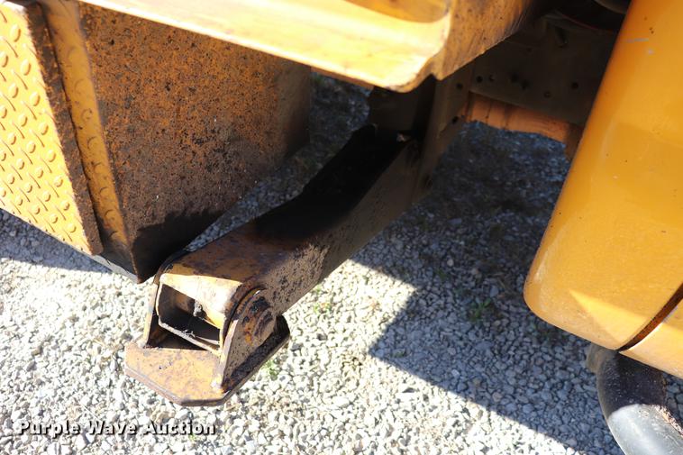 image for item EC9258 2001 Ford F550 flatbed truck with crane