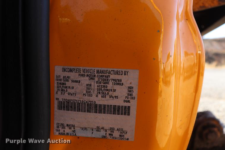 image for item EC9258 2001 Ford F550 flatbed truck with crane