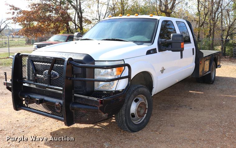 image for item EC9275 2011 Ford F350 Super Duty flatbed pickup truck
