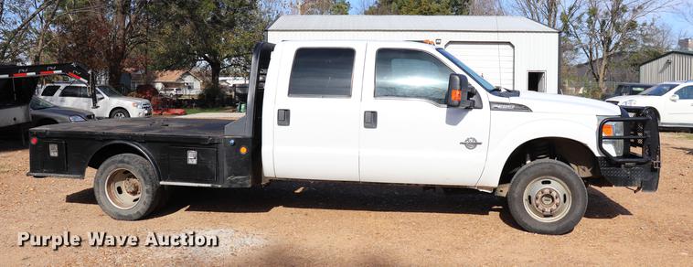image for item EC9275 2011 Ford F350 Super Duty flatbed pickup truck