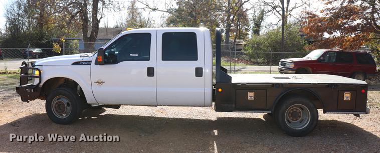 image for item EC9275 2011 Ford F350 Super Duty flatbed pickup truck