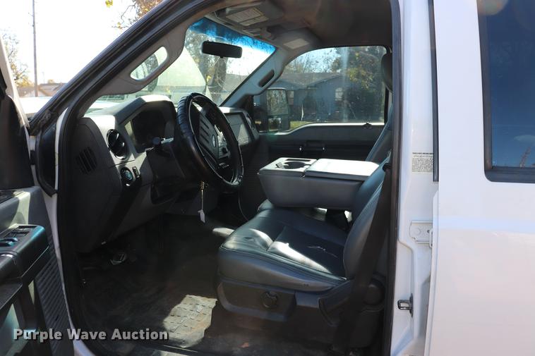 image for item EC9275 2011 Ford F350 Super Duty flatbed pickup truck