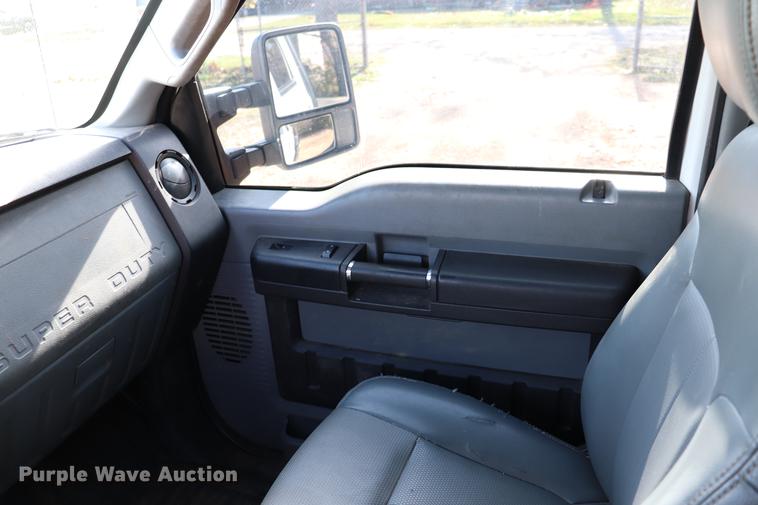 image for item EC9275 2011 Ford F350 Super Duty flatbed pickup truck