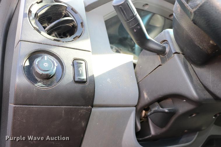 image for item EC9275 2011 Ford F350 Super Duty flatbed pickup truck