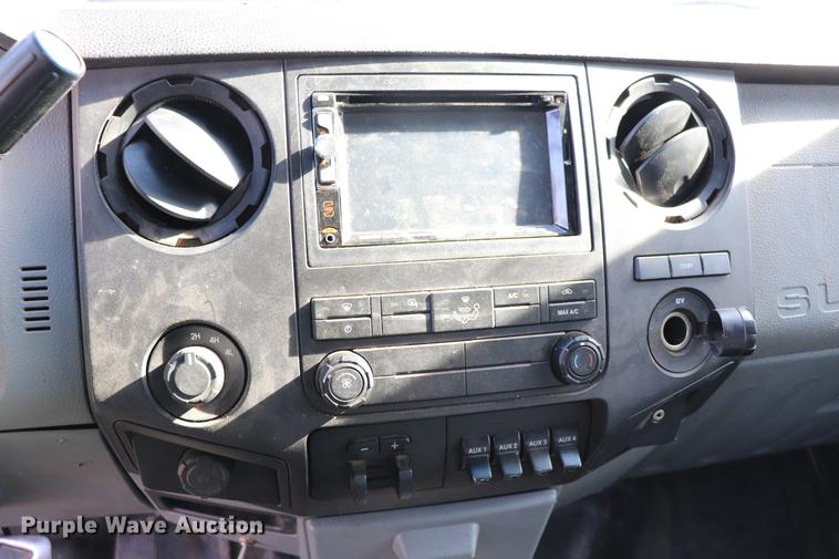 image for item EC9275 2011 Ford F350 Super Duty flatbed pickup truck