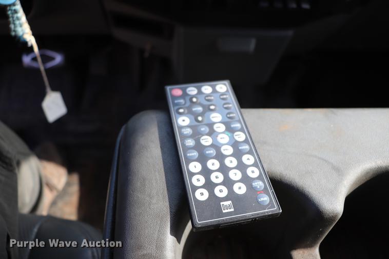 image for item EC9275 2011 Ford F350 Super Duty flatbed pickup truck