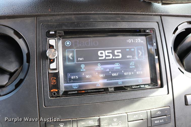 image for item EC9275 2011 Ford F350 Super Duty flatbed pickup truck