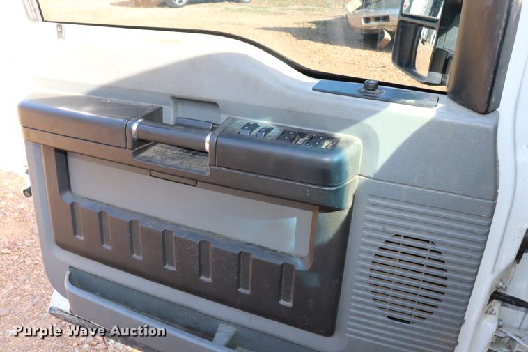 image for item EC9275 2011 Ford F350 Super Duty flatbed pickup truck