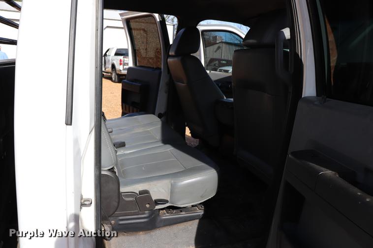 image for item EC9275 2011 Ford F350 Super Duty flatbed pickup truck