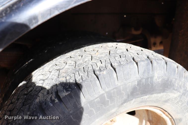 image for item EC9275 2011 Ford F350 Super Duty flatbed pickup truck