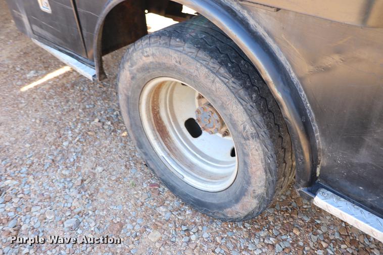 image for item EC9275 2011 Ford F350 Super Duty flatbed pickup truck