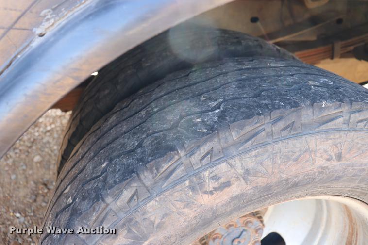 image for item EC9275 2011 Ford F350 Super Duty flatbed pickup truck