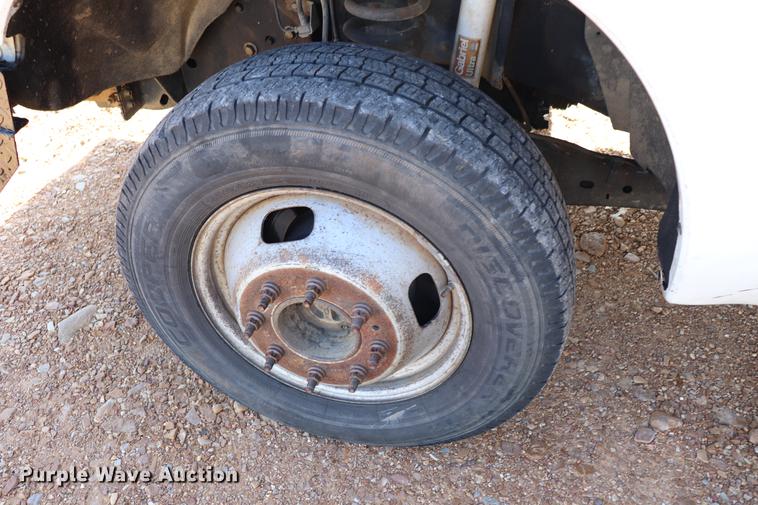 image for item EC9275 2011 Ford F350 Super Duty flatbed pickup truck