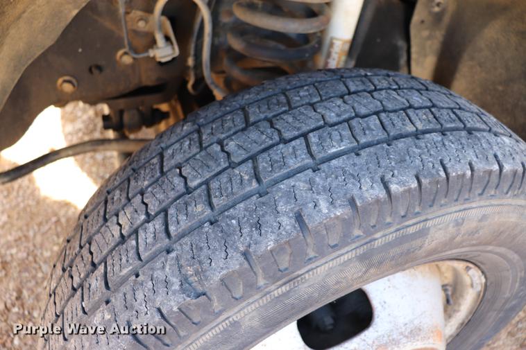 image for item EC9275 2011 Ford F350 Super Duty flatbed pickup truck