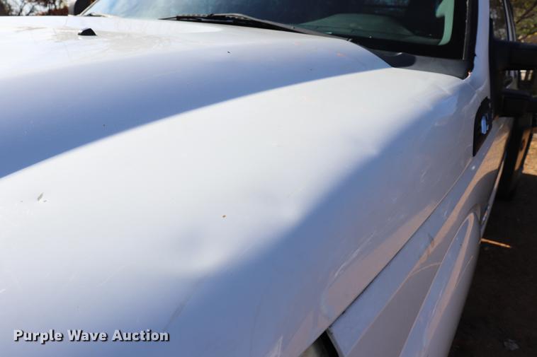 image for item EC9275 2011 Ford F350 Super Duty flatbed pickup truck