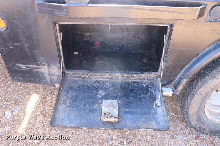 image for item EC9275 2011 Ford F350 Super Duty flatbed pickup truck