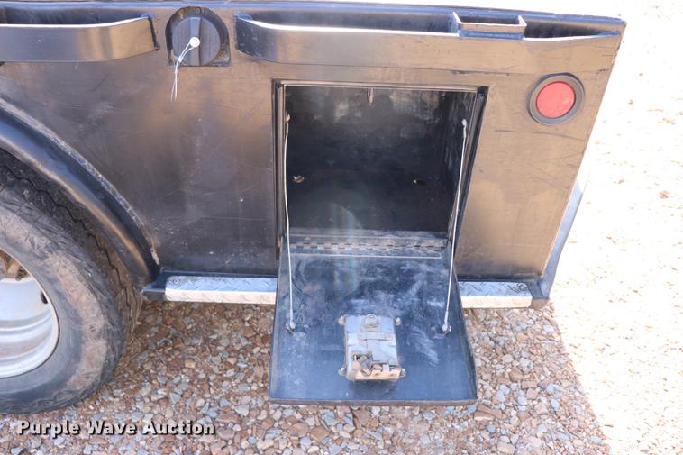 image for item EC9275 2011 Ford F350 Super Duty flatbed pickup truck