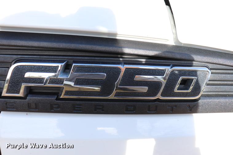 image for item EC9275 2011 Ford F350 Super Duty flatbed pickup truck