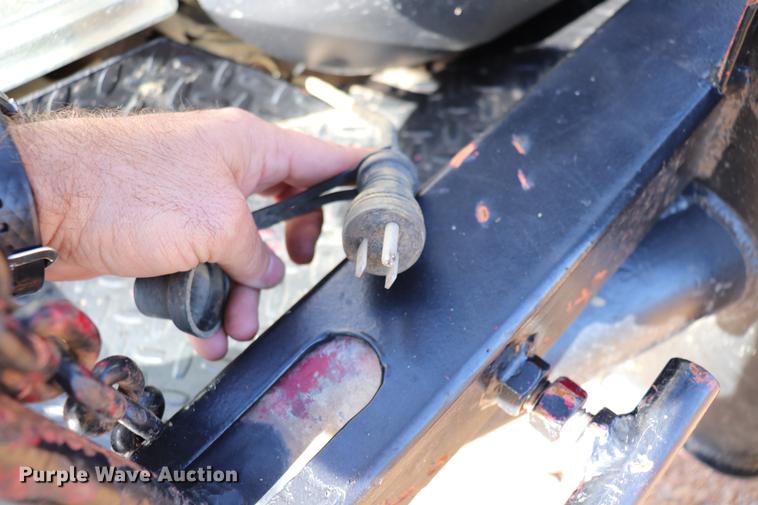 image for item EC9275 2011 Ford F350 Super Duty flatbed pickup truck