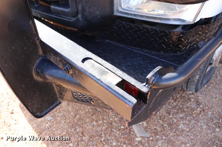 image for item EC9275 2011 Ford F350 Super Duty flatbed pickup truck