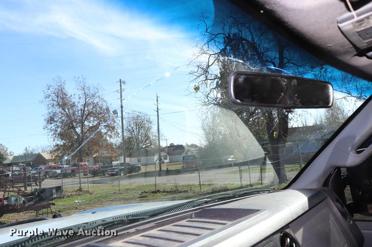 image for item EC9275 2011 Ford F350 Super Duty flatbed pickup truck