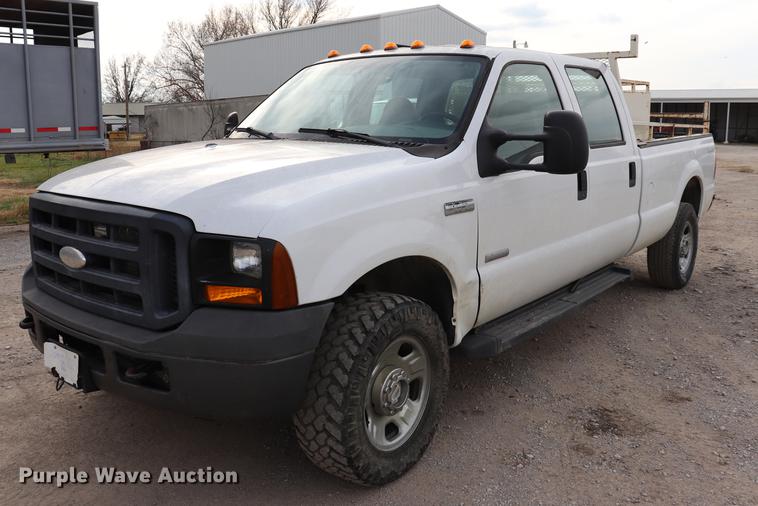 image for item EC9282 2006 Ford F350 Crew Cab pickup truck