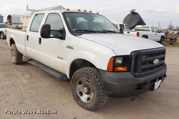 image for item EC9282 2006 Ford F350 Crew Cab pickup truck